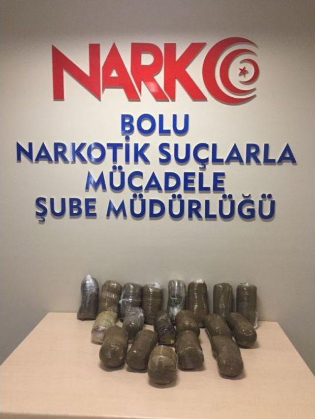 &Ouml;ğrenci Servis Şof&ouml;r&uuml; 17 Kilo Esrar İle Yakalandı 1