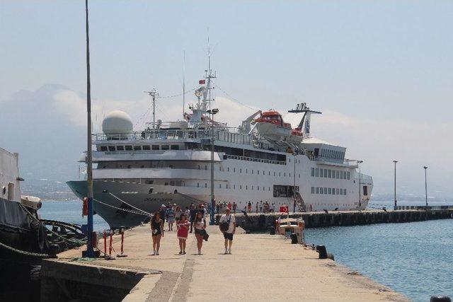 L&uuml;bnanlılar Gemiyle Geldi 1