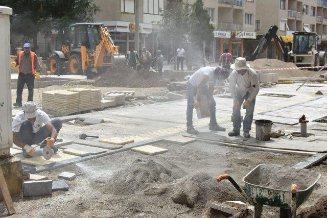 Salihli’nin Prestij Caddesi Hızla İlerliyor