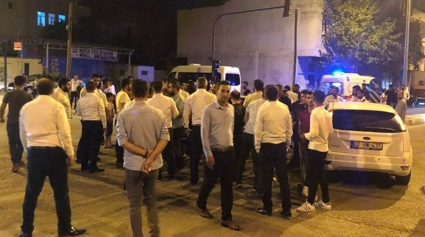 İki Otomobil &Ccedil;arpıştı: 2 Yaralı