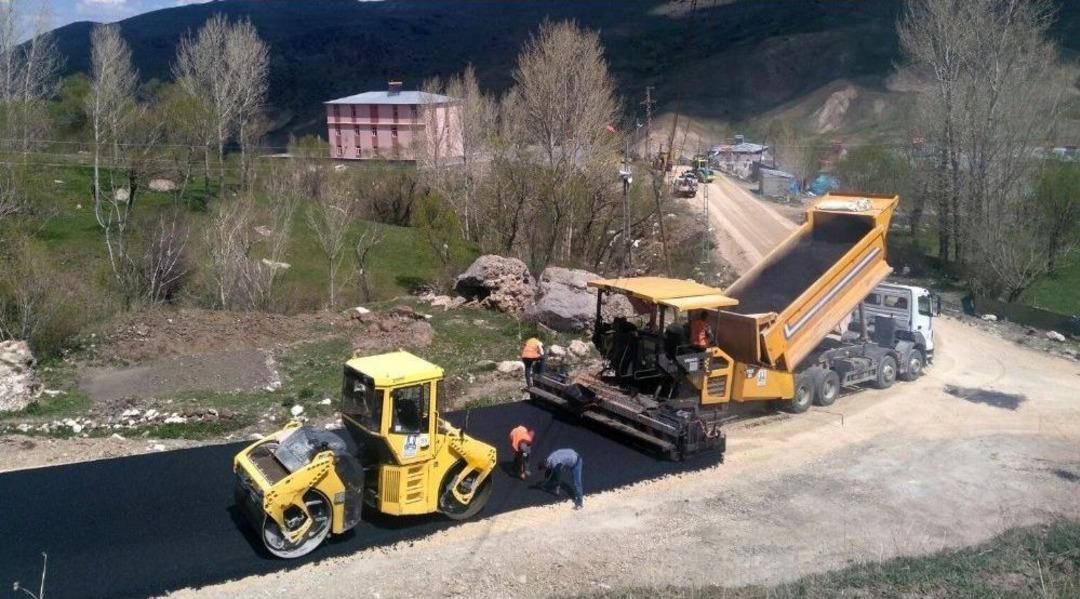 B&uuml;y&uuml;kşehir Kırsalda Dağ-taş Demeden Yol Yapıyor