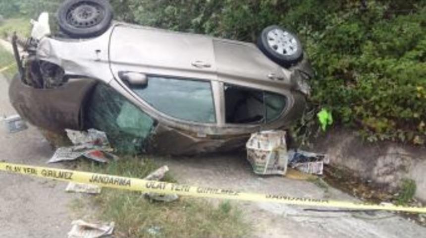 Şarampole Devrilen Otomobilde Anne &Ouml;ld&uuml;, Oğlu Yaralandı