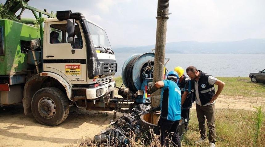 Göle Atık Suların Ulaşmasını Engelleyen Kolektörden 40 Torba Çöp Çıkarıldı