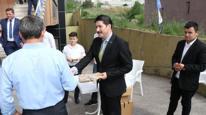 Ak Parti Milletvekili Aday Adayı &Ccedil;atal&ccedil;am Kahve Dağıttı