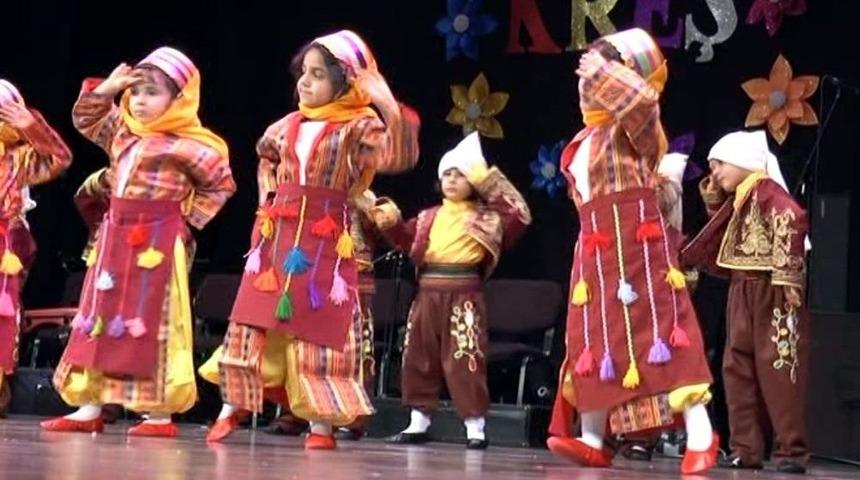 &Ouml;zel Okul &Ouml;ğrencilerinin Mezuniyet Sevinci