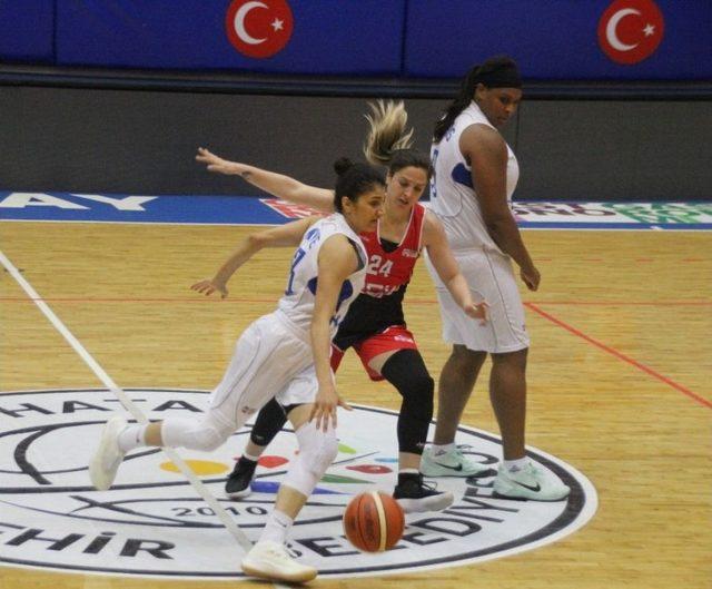 Bilyoner.com Kadınlar Basketbol Süper Ligi: Hatay Bşb: 82 - Agü: 61