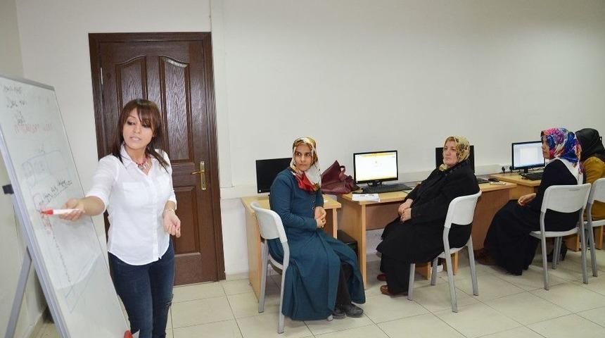 Ev Hanımları Bilgisayar &Ouml;ğreniyor
