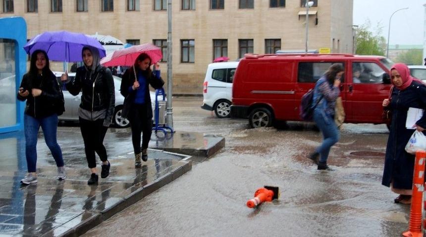 Doğu Anadolu&rsquo;da Sağanak Yağış