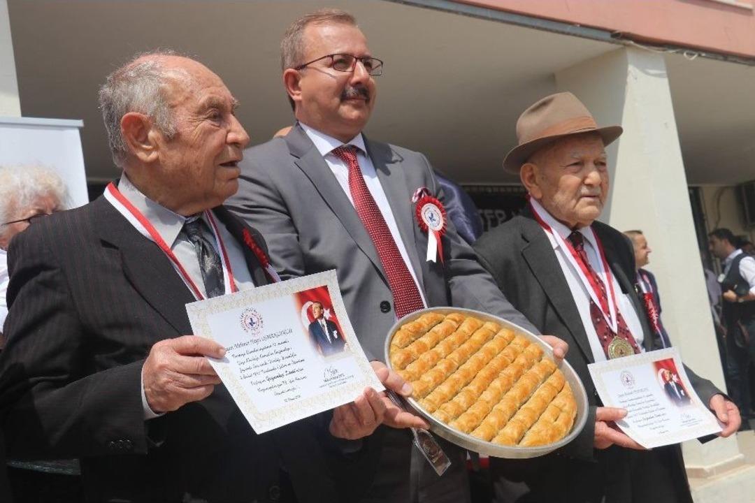 Gaziantep&rsquo;in &Uuml;nl&uuml; Simaları, Tarihi Lisenin Baklava G&uuml;n&uuml;nde Buluştu