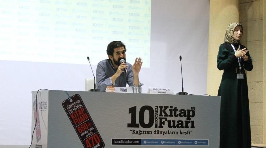 Gazeteci-yazar Serdar Tuncer, Hayranları İle Kcoaeli Kitap Fuarı&rsquo;nda Buluştu