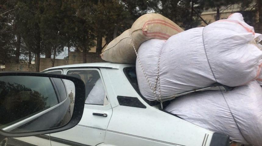 &Ccedil;uvalların Bagajdan Taştığı Otomobilin Tehlikeyi Yolculuğu