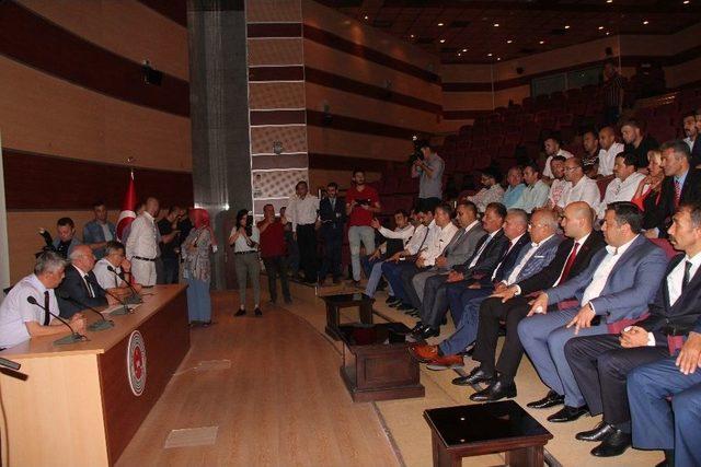 Mersin’de Chp Ve Mhp’li Vekiller Mazbatalarını Aldı