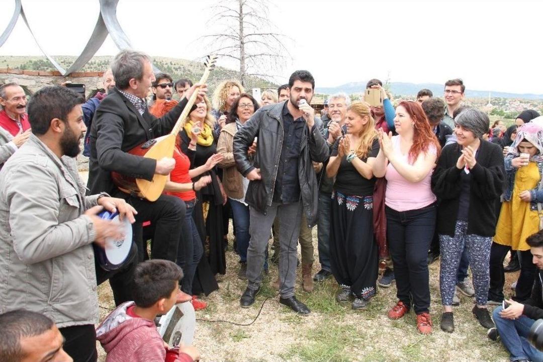 Sanat&ccedil;ıların K&ouml;y&uuml;nde Hıdırellez Kutlaması