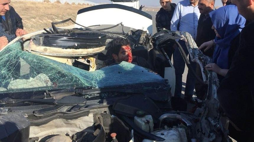 &Ccedil;ekiciye &Ccedil;arpan Otomobilde Can Pazarı