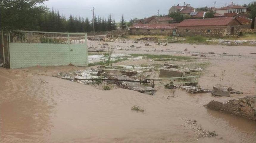 Afyonkarahisar Da Selde Onlarca Hayvan Telef Oldu