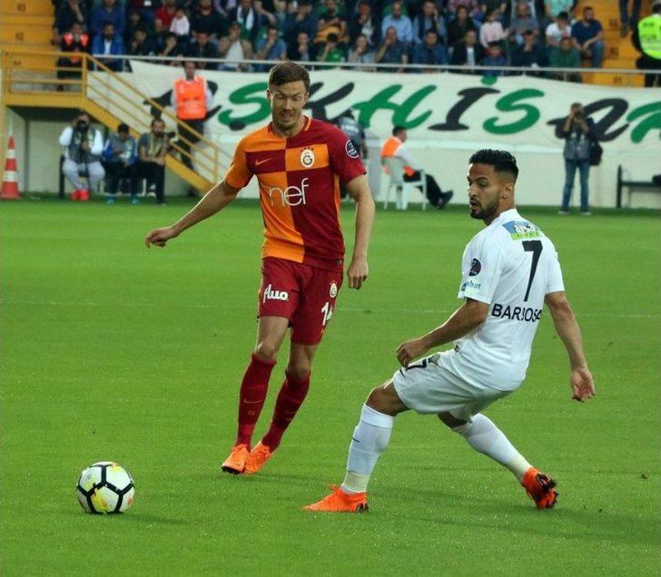 Spor Toto Süper Lig: T.m. Akhisarspor: - Galatasaray: 1 (maç Devam Ediyor) G1