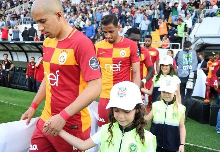 Spor Toto Süper Lig: T.m. Akhisarspor: - Galatasaray: 1 (maç Devam Ediyor) G3