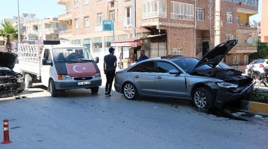 Suriyelilerin Kullandığı İki Ara&ccedil; Birbirine Girdi