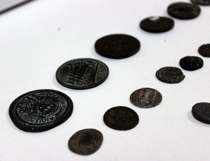 Avcılar’da Roma Ve Bizans Dönemine Ait Sikkeler Ve Dinozor Fosilleri Ele Geçirildi G2