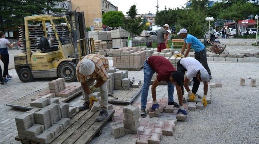 Şuhut Belediyesi Parke Taşı &Ccedil;alışmalarına Tam Gaz Devam Ediyor