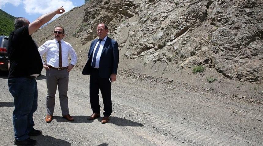 Vali Pehlivan D&ouml;vmekaya G&ouml;leti Ve Alapelit K&ouml;y&uuml; Yolunda İncelemelerde Bulundu