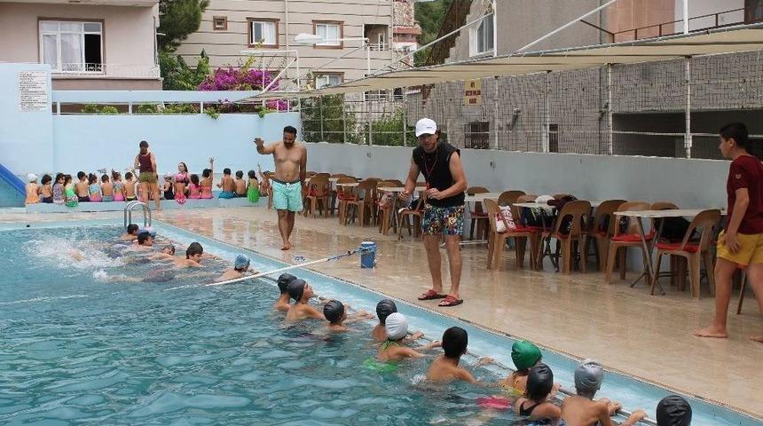 Samandağ&rsquo;da &Uuml;cretsiz Y&uuml;zme Kursu Başladı