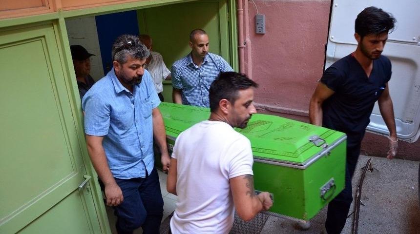 İntihar Eden Gencin Cenazesi Yakınları Tarafından Alındı