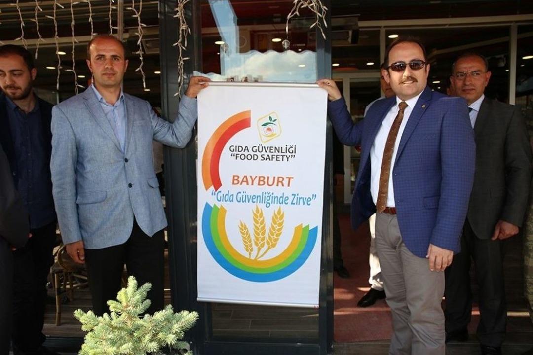 &Ouml;rnek Esnafa Belgeleri Verilmeye Devam Ediyor