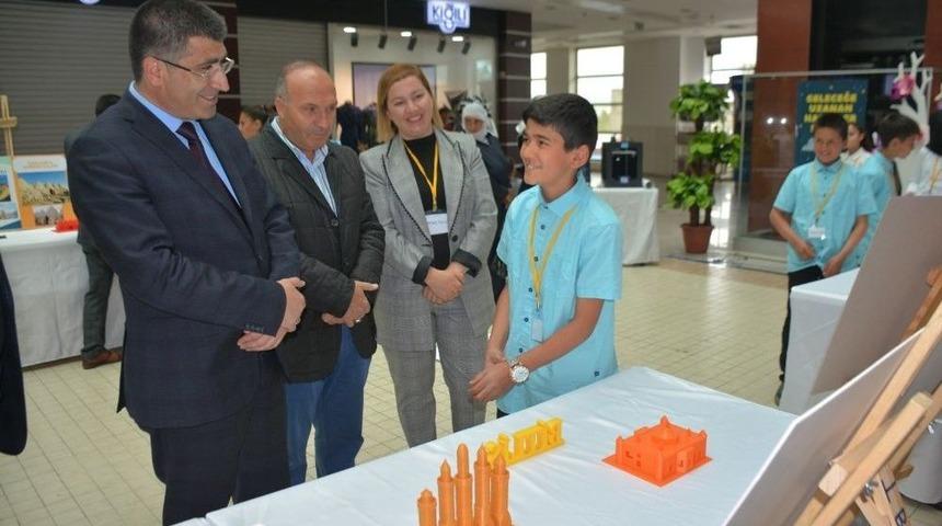 Tatvan&rsquo;da &ldquo;&uuml;&ccedil; Boyutlu Teknoloji Ve Tasarım&rdquo; Sergisi A&ccedil;ıldı