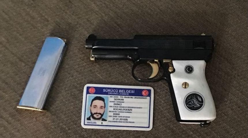 7 Ayrı Su&ccedil;tan Aranan Kişi Saklandığı Evde Sahte Ehliyet İle Yakalandı