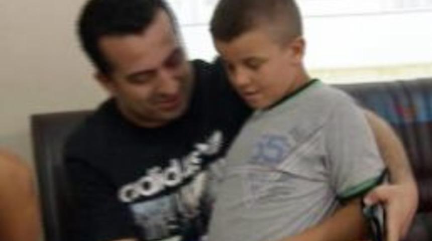 İşe Alım Kurasında Yakınının İsmini &Ccedil;eken &Ccedil;ocuğa T&uuml;m Parasını Verdi