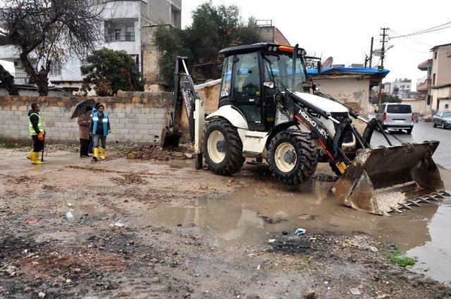 Akçakale’de Evleri Su Bastı