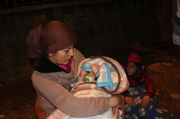 Ağrı’da Deprem Nedeniyle 2 Katlı Evde Hasar Oluştu G1