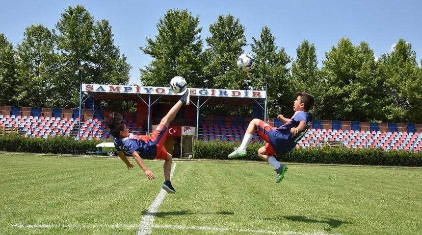 Eğirdir&rsquo;de Yaz Futbol Okulu Başladı
