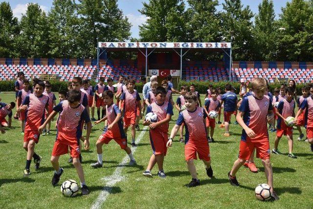 Eğirdir’de Yaz Futbol Okulu Başladı