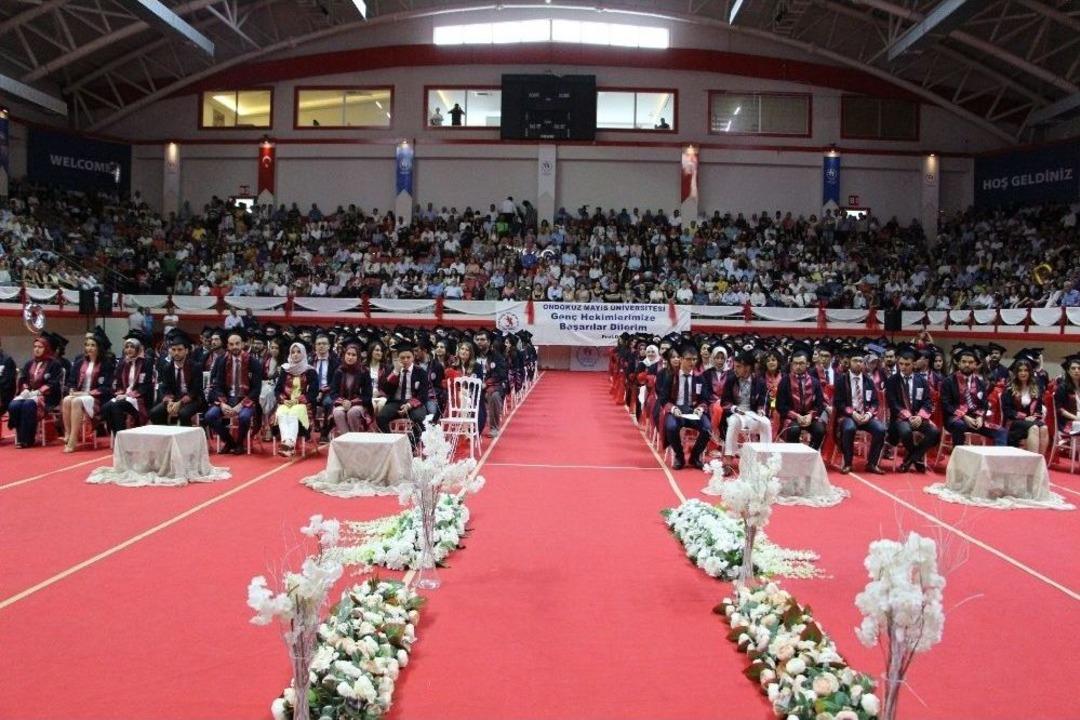 247 Tıp &Ouml;ğrencisi Doktorluğa Adım Attı