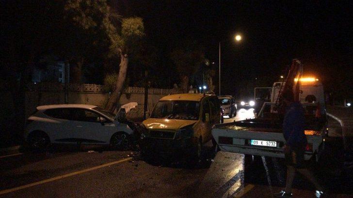 Kuşadası’nda Trafik Kazası; 2 Yaralı G1