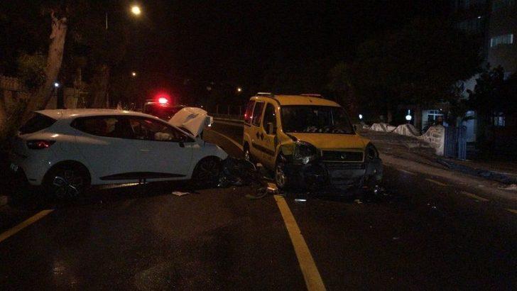 Kuşadası’nda Trafik Kazası; 2 Yaralı G4