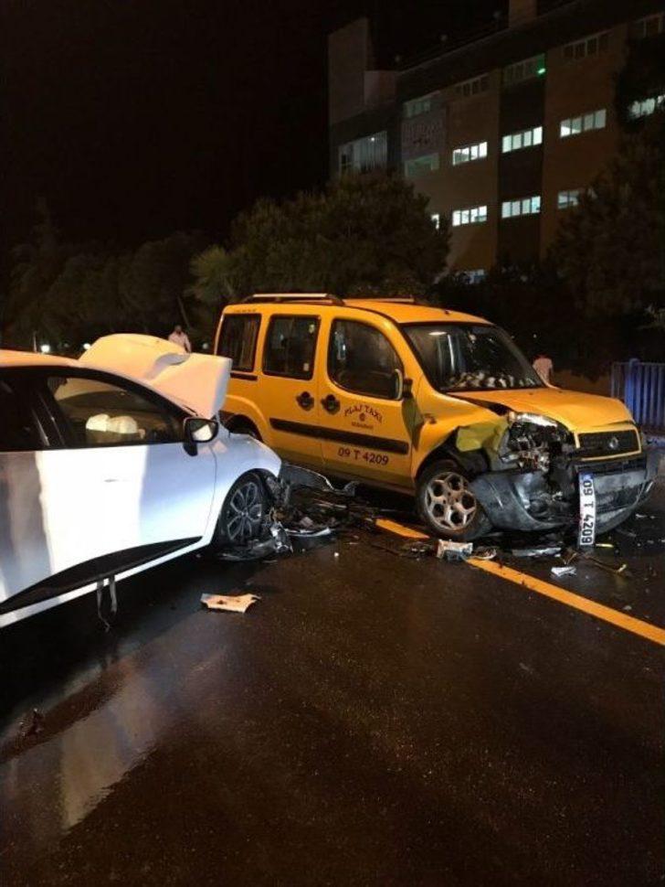 Kuşadası’nda Trafik Kazası; 2 Yaralı G5