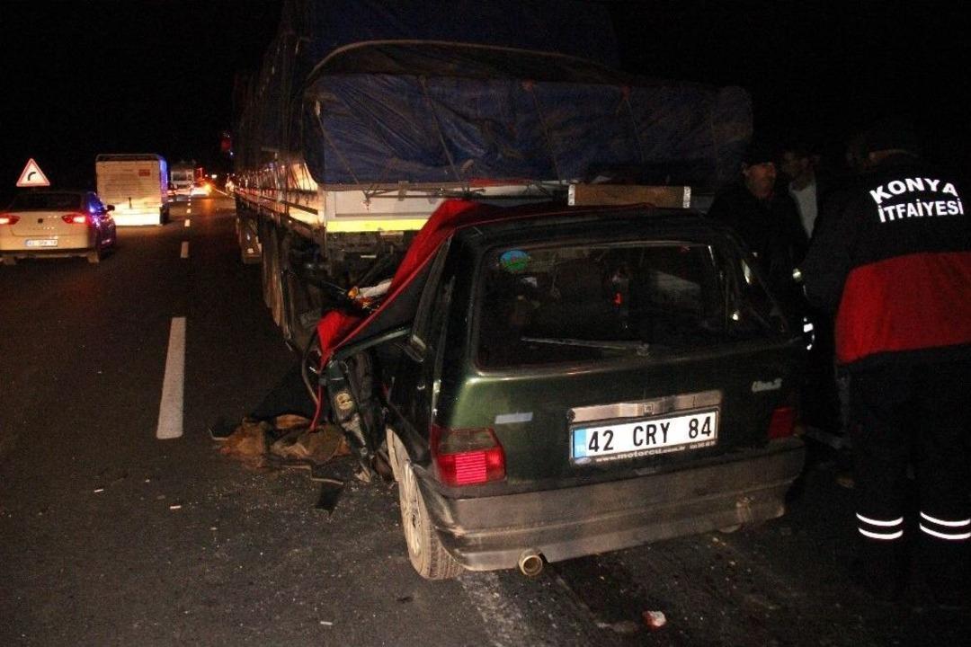 Otomobil Tıra Arkadan &Ccedil;arptı: 1 &Ouml;l&uuml;, 1 Ağır Yaralı