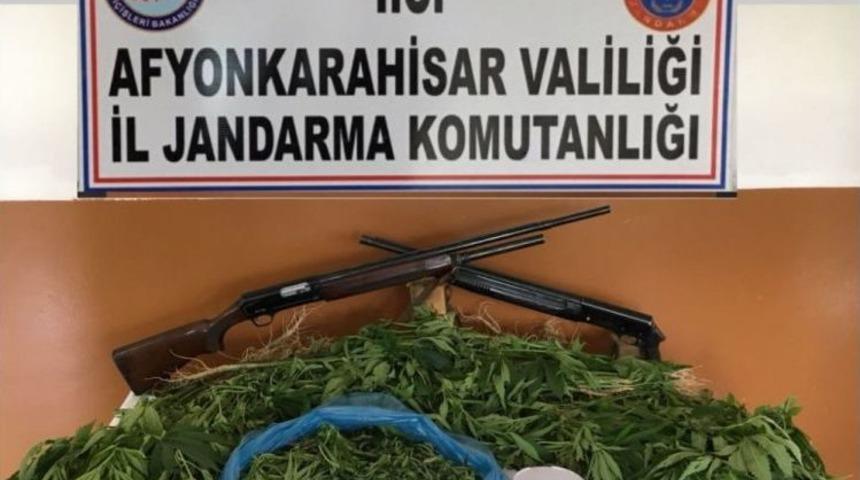 Jandarmanın Baskın Yaptığı Evden &Ccedil;ok Miktarda Uyuşturucu Madde &Ccedil;ıktı