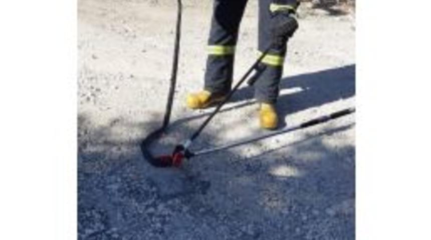 Eve Giren Yılan İtfaiye Ekipleri Tarafından Yakalandı