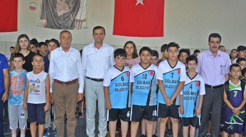 G&ouml;lbaşı İl&ccedil;esinde Yaz Spor Okulları T&ouml;renle A&ccedil;ıldı