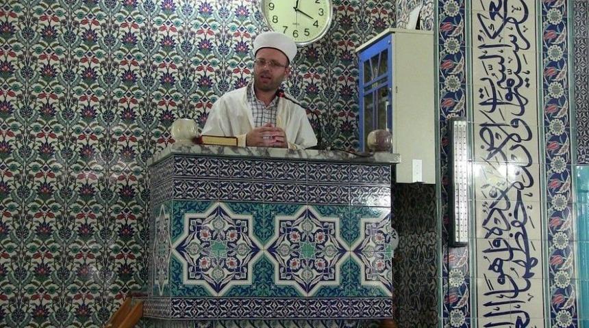 Alkoll&uuml; Şahıs Sabah Ezanını Okumaya Giden İmamı Darp Etti