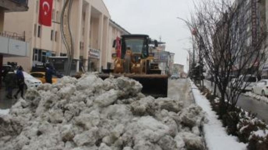 Hakkari&rsquo;de 5 K&ouml;y, 8 Mezra Yolu Ulaşıma Kapandı