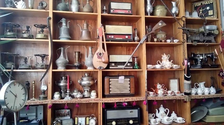 Bu Muhtar Evine Gelenler Nostalji Yaşıyor