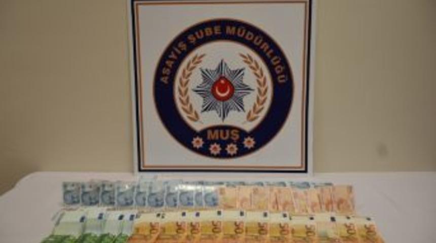 Tantanacılık Y&ouml;ntemiyle Yankesicilik Yapan 4 Kişi Yakalandı