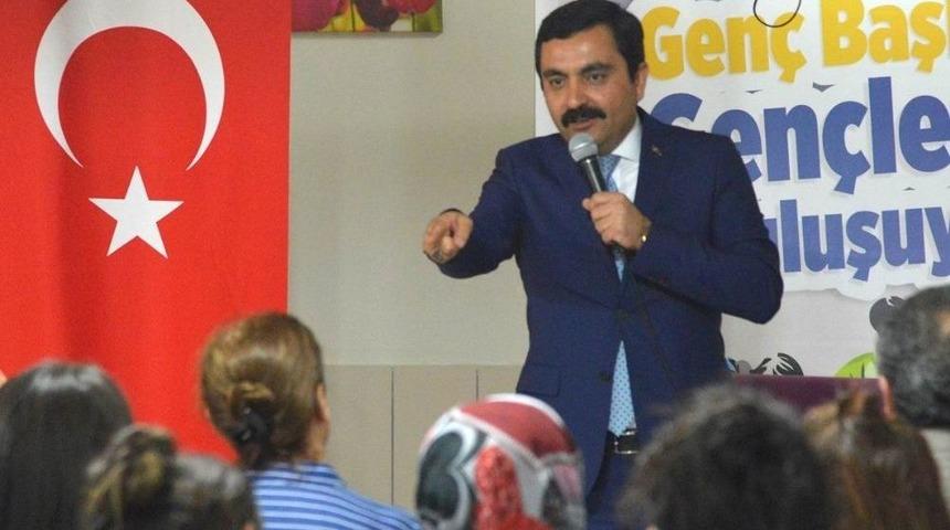 Başkan Bah&ccedil;eci Gen&ccedil;lere Nasihatlerde Bulundu