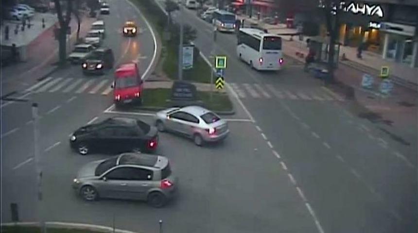 Samsun&rsquo;da Kural İhlali Sonucu Yaşanan Trafik Kazaları Kamerada