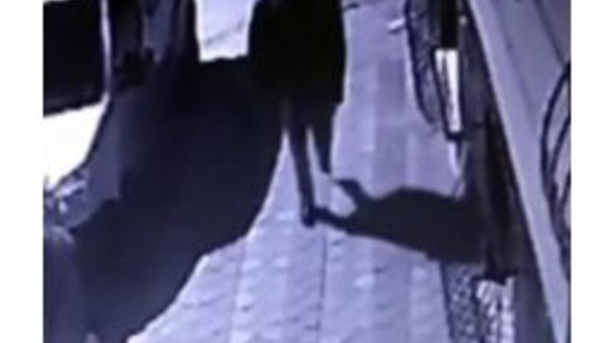 (&ouml;zel) Apartmandaki Ayakkabıları &Ccedil;&ouml;p Poşetine Doldurup B&ouml;yle &Ccedil;aldı